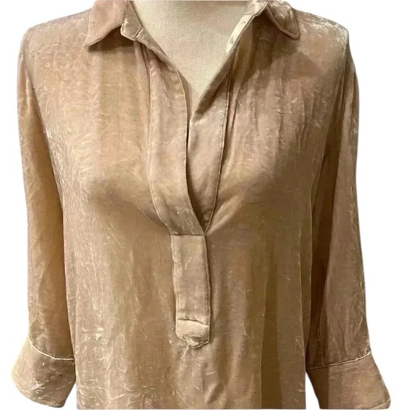 blue tassel Tops - Anthropologie Women's Silk Beige Soft Pullover Collared Medium Top Blue Tassel